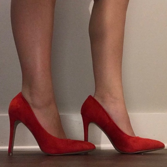 Red fashion heels - Picture 2 of 3